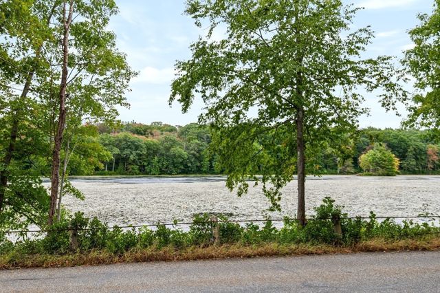194 W Sutton Rd, Sutton, MA 01590