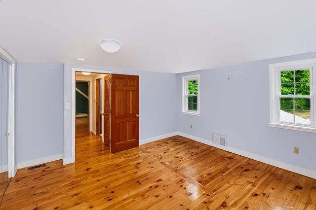 194 W Sutton Rd, Sutton, MA 01590