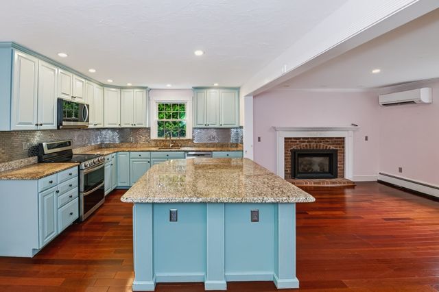 194 W Sutton Rd, Sutton, MA 01590