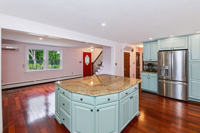 194 W Sutton Rd, Sutton, MA 01590