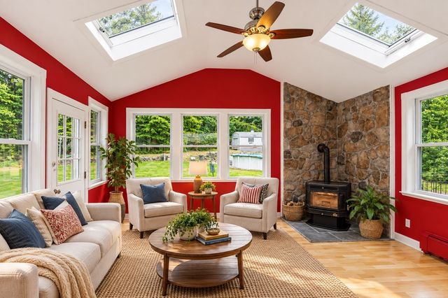 194 W Sutton Rd, Sutton, MA 01590