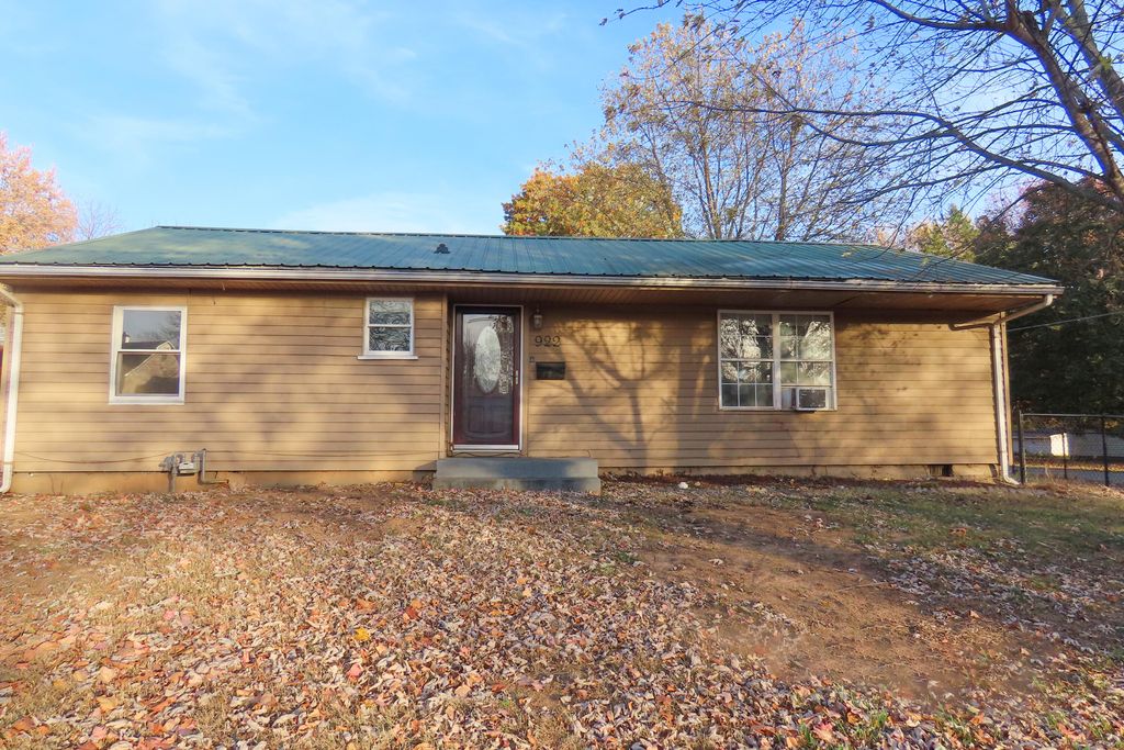 922 S Landrum Street, Mt Vernon, MO 65712