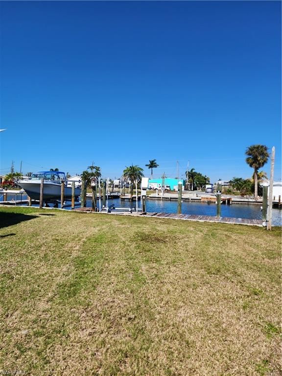 3868 Coconut DR, ST. JAMES CITY, FL 33956 — exterior
