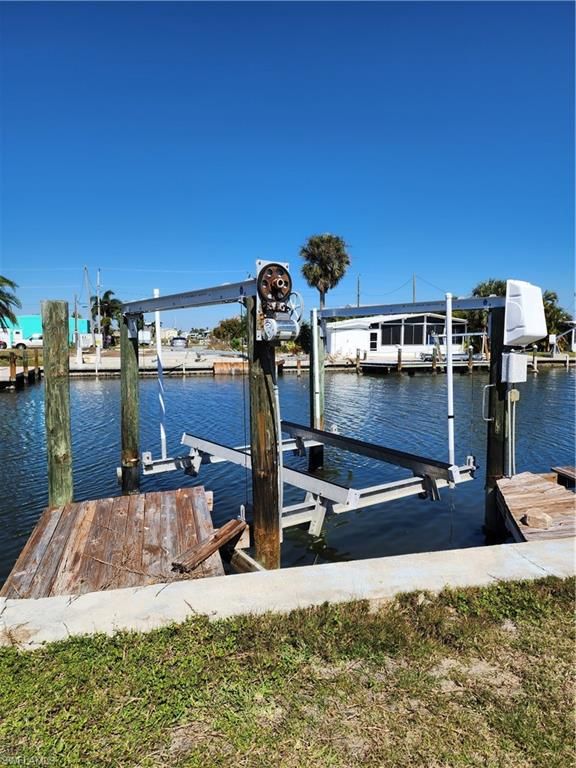 3868 Coconut DR, ST. JAMES CITY, FL 33956 — photo 3