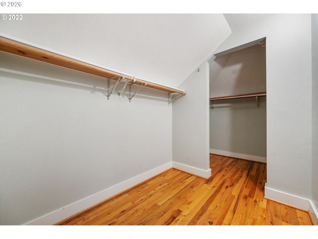 2106 Se MAIN St, Portland, OR 97214