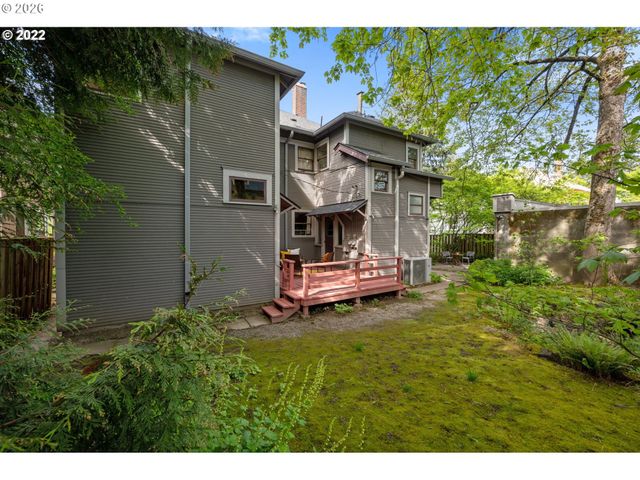 2106 Se MAIN St, Portland, OR 97214