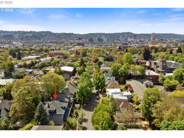 2106 Se MAIN St, Portland, OR 97214
