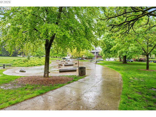 2106 Se MAIN St, Portland, OR 97214