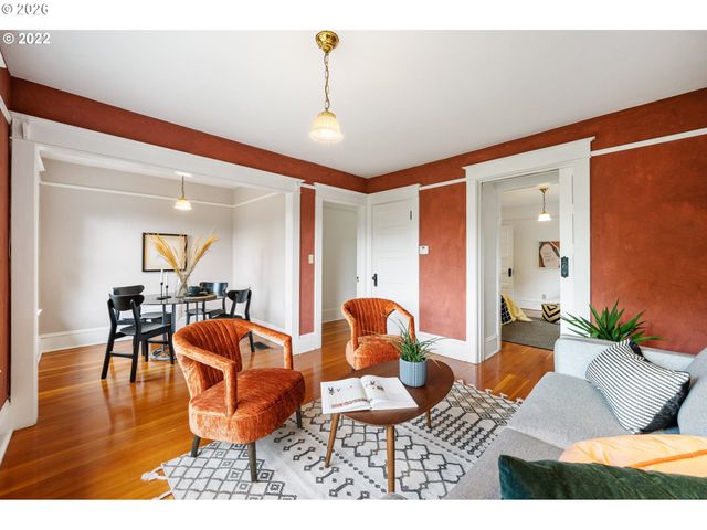 2106 Se MAIN St, Portland, OR 97214