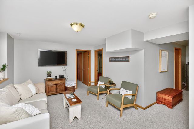 505 Poe Circle, Ames, IA 50014