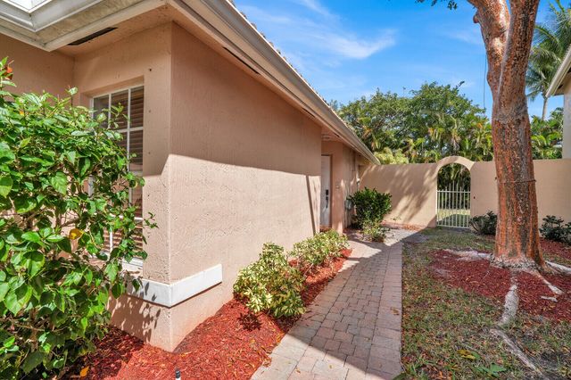 3484 Commodore Court, West Palm Beach, FL 33411