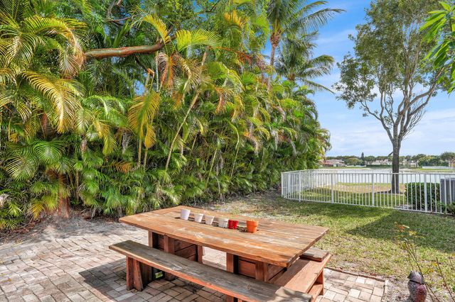 3484 Commodore Court, West Palm Beach, FL 33411