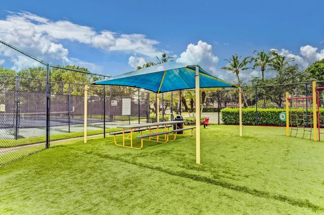 3484 Commodore Court, West Palm Beach, FL 33411