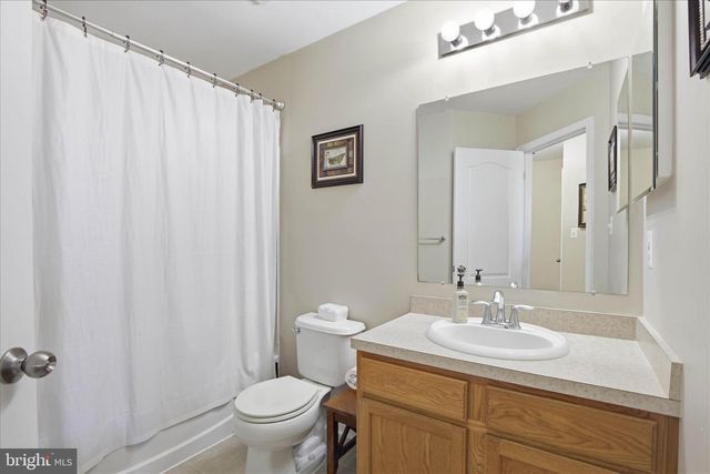5 SALVATORE CT, Lancaster, PA 17603