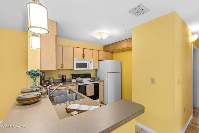 940 Village Trl Unit 6-111, Port Orange, FL 32127