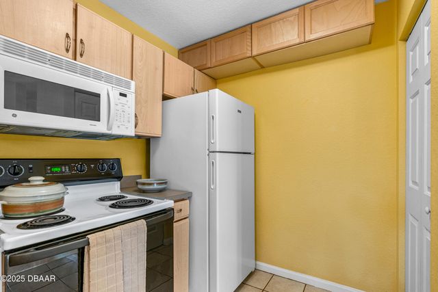 940 Village Trl Unit 6-111, Port Orange, FL 32127