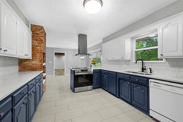 212 Rock Creek Dr, Cache, OK 73527