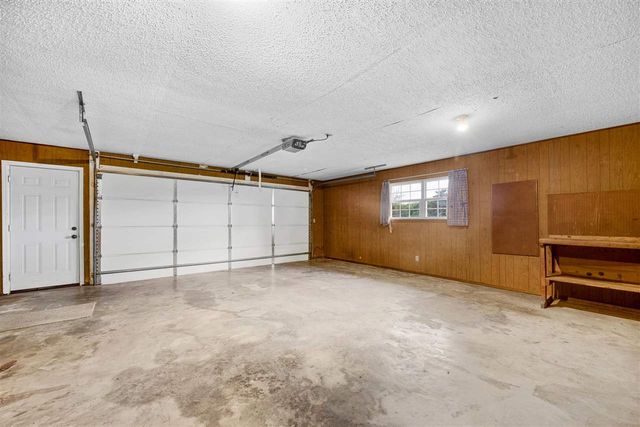 212 Rock Creek Dr, Cache, OK 73527
