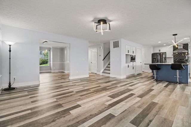7680 Falls Creek Way, Burlington, KY 41005