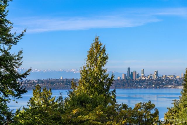4701 84th Avenue SE, Mercer Island, WA 98040