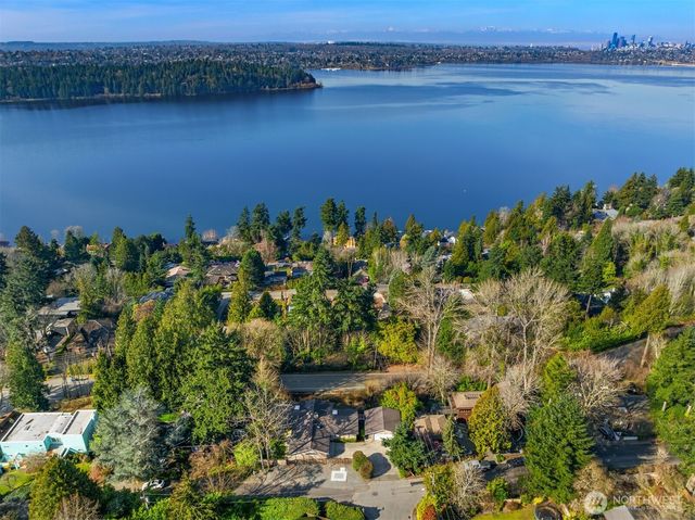 4701 84th Avenue SE, Mercer Island, WA 98040