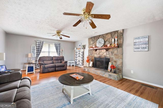 645 Old Dallas Acworth Road N, Dallas, GA 30132