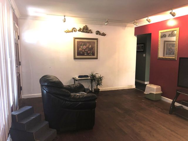 625 S Yale Avenue, Addison, IL 60101