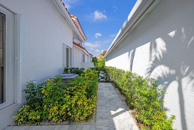 5809 NW 21st Way, Boca Raton, FL 33496