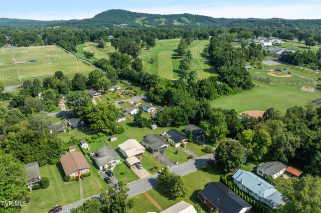 1509 East Holston Avenue, Johnson City, TN 37601
