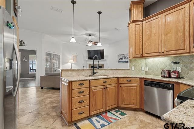 3522 S Island Drive, Chandler, TX 75758