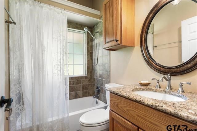 3522 S Island Drive, Chandler, TX 75758