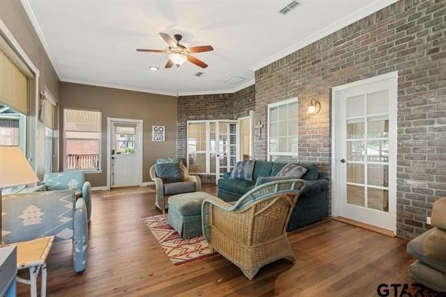 3522 S Island Drive, Chandler, TX 75758
