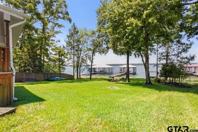 3522 S Island Drive, Chandler, TX 75758
