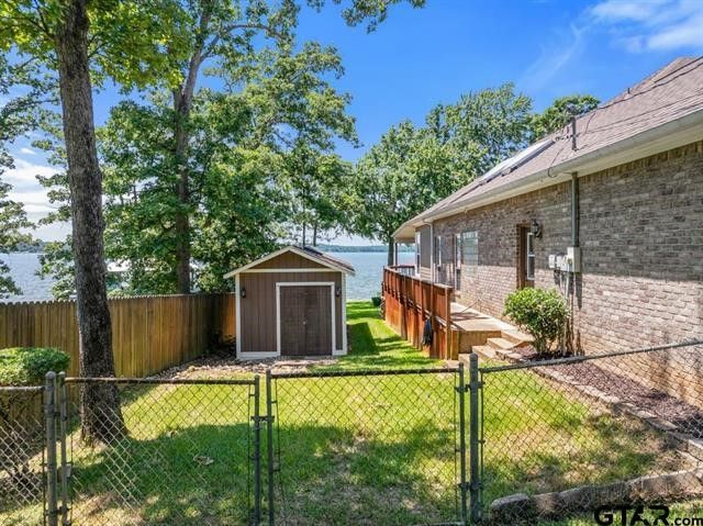 3522 S Island Drive, Chandler, TX 75758