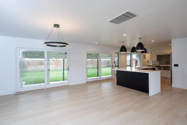 606 Hartley Dr, Modesto, CA 95356