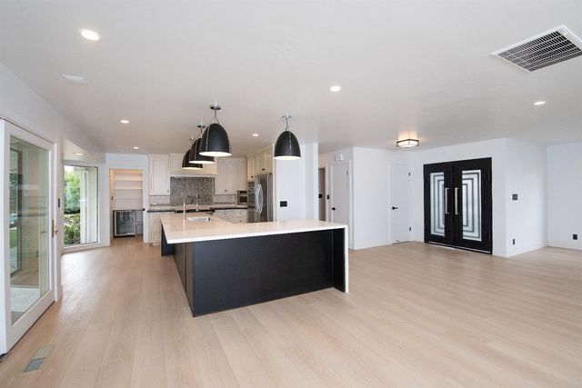 606 Hartley Dr, Modesto, CA 95356