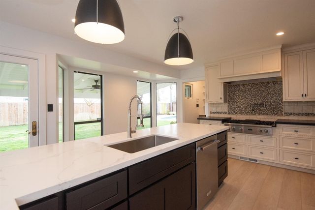 606 Hartley Dr, Modesto, CA 95356