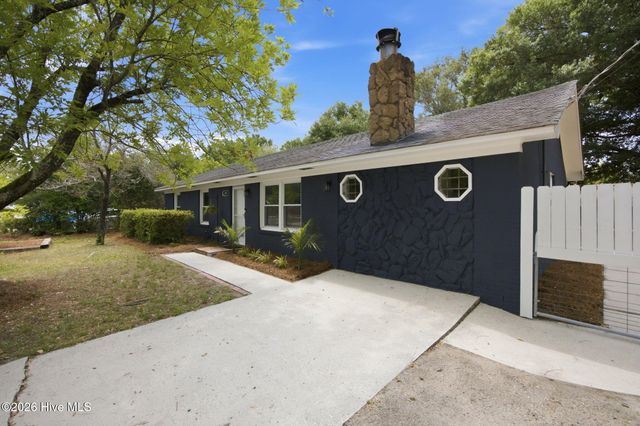 329 Cathay Road, Wilmington, NC 28412