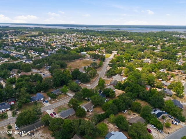 329 Cathay Road, Wilmington, NC 28412