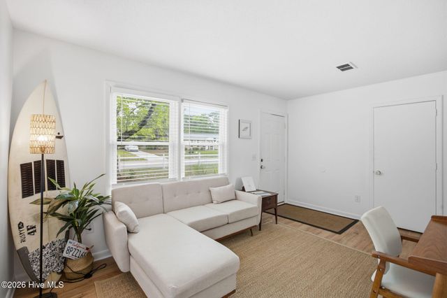 329 Cathay Road, Wilmington, NC 28412