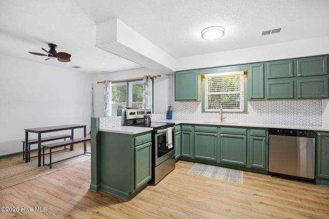 329 Cathay Road, Wilmington, NC 28412