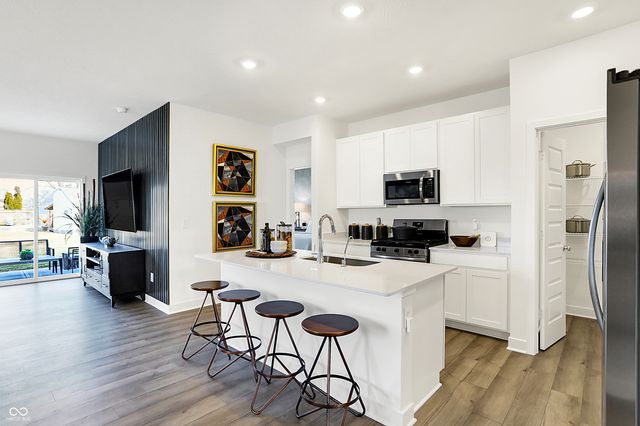 15562 Alperton Road, Fishers, IN 46037