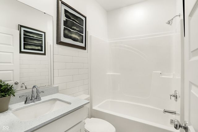 15562 Alperton Road, Fishers, IN 46037