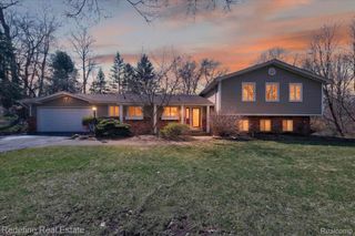 47025 S Chigwidden Drive, Northville, MI 48167