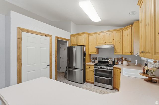 1216 E LOAFER VIEW DR, Payson, UT 84651