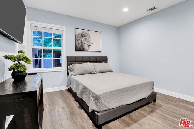 8345 White Oak Avenue, Los Angeles, CA 91325