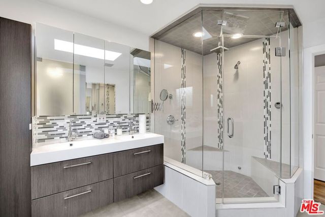 8345 White Oak Avenue, Los Angeles, CA 91325