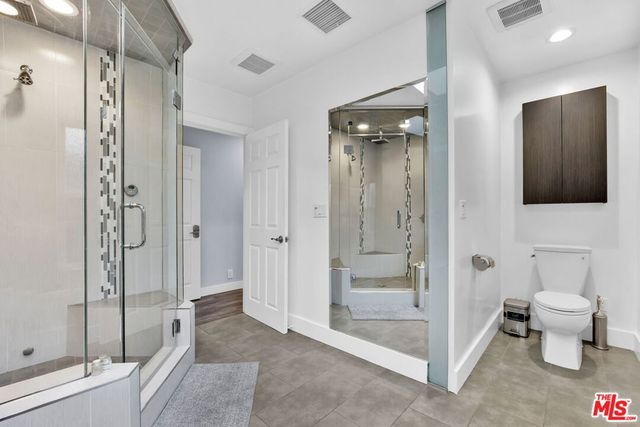 8345 White Oak Avenue, Los Angeles, CA 91325