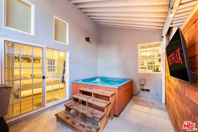 8345 White Oak Avenue, Los Angeles, CA 91325