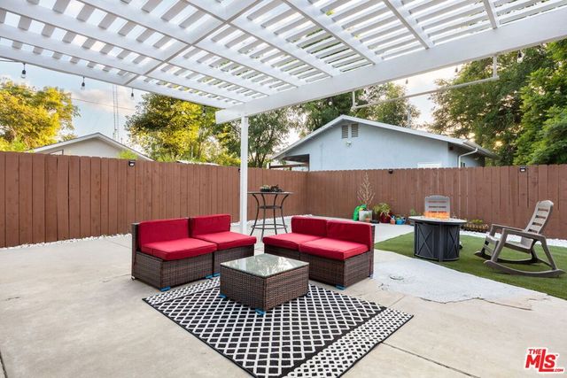 8345 White Oak Avenue, Los Angeles, CA 91325